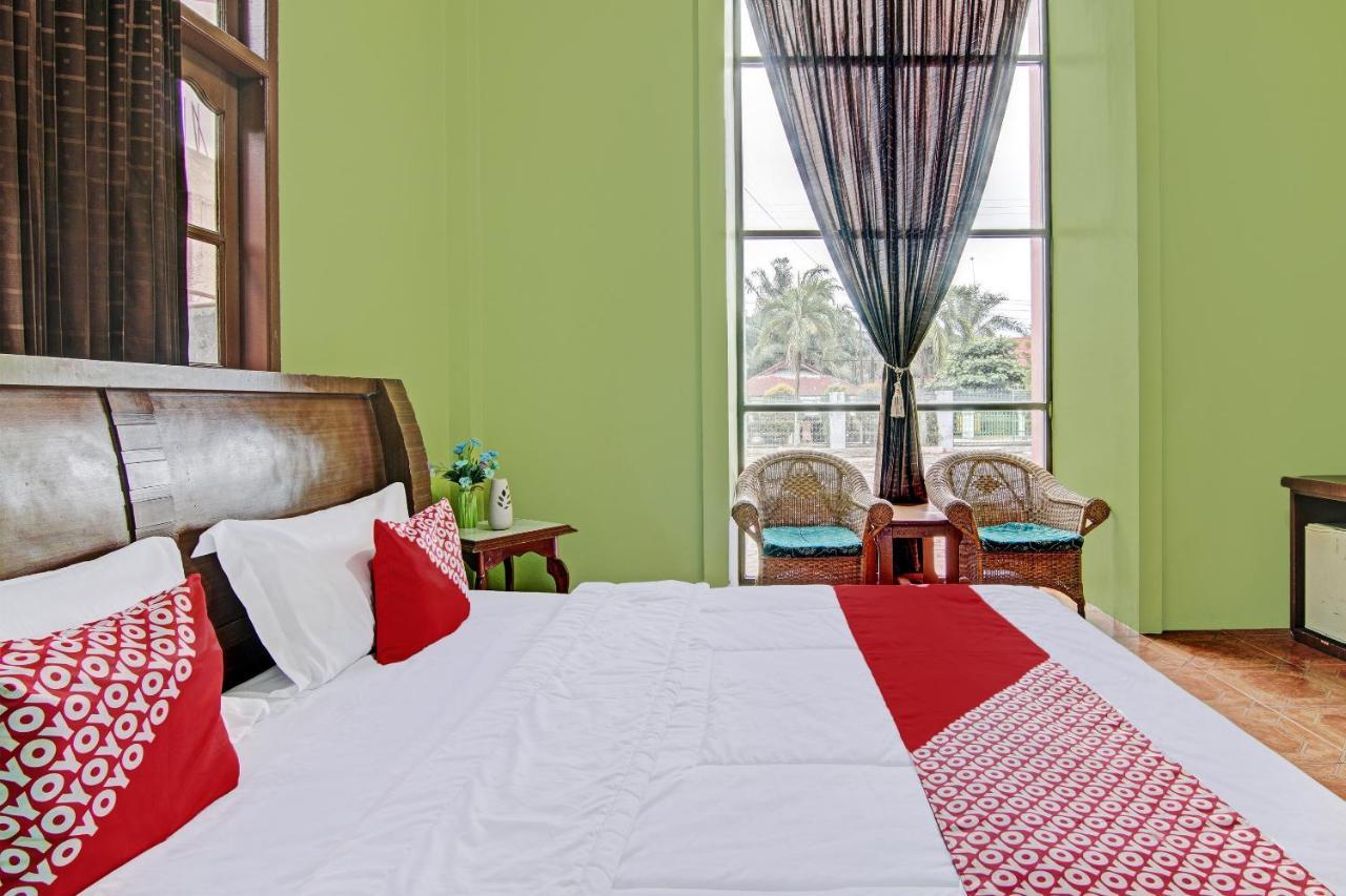 Oyo 92551 Netra Hotel Ujunbatu Eksteriør billede