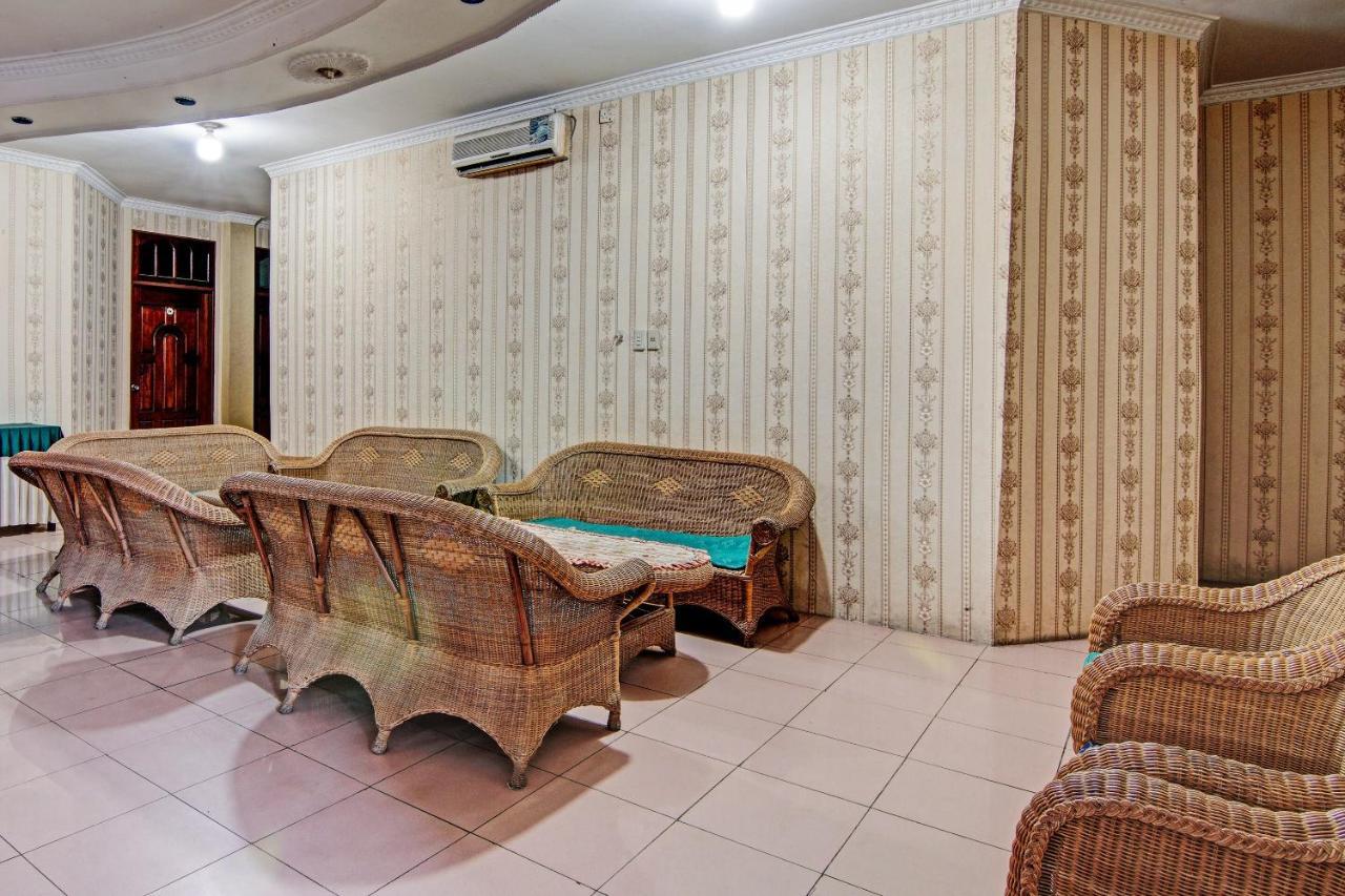 Oyo 92551 Netra Hotel Ujunbatu Eksteriør billede
