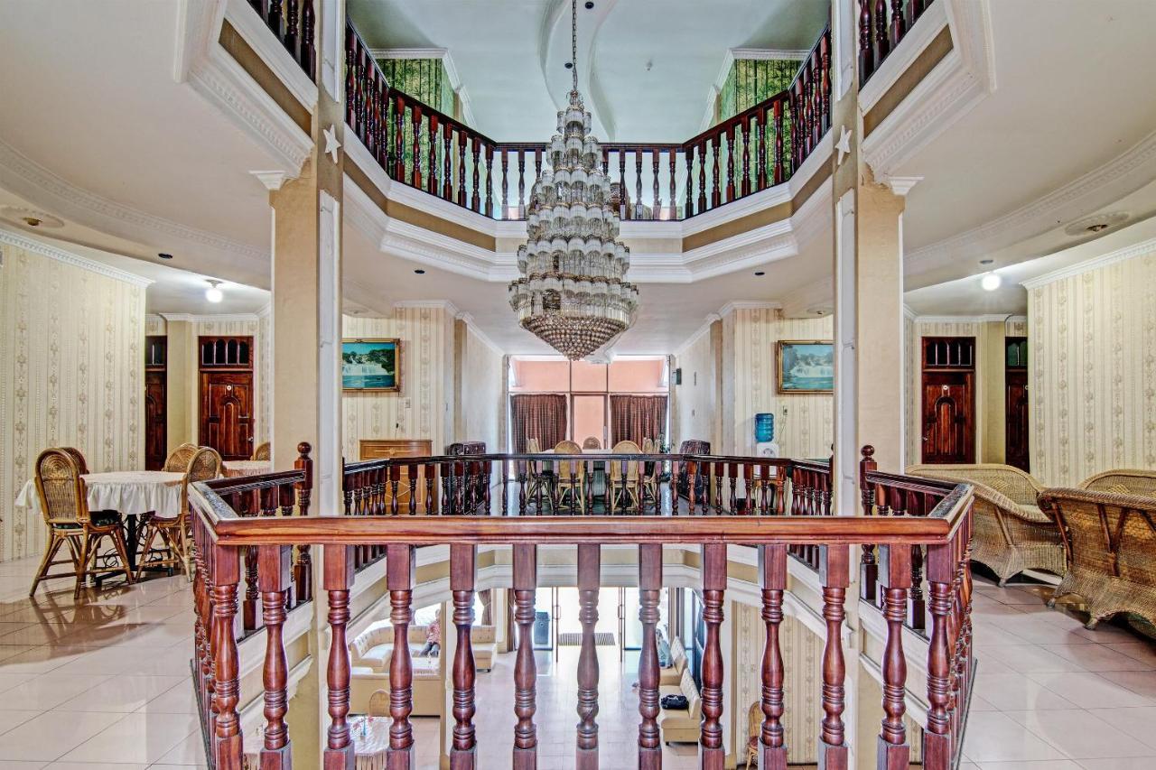 Oyo 92551 Netra Hotel Ujunbatu Eksteriør billede