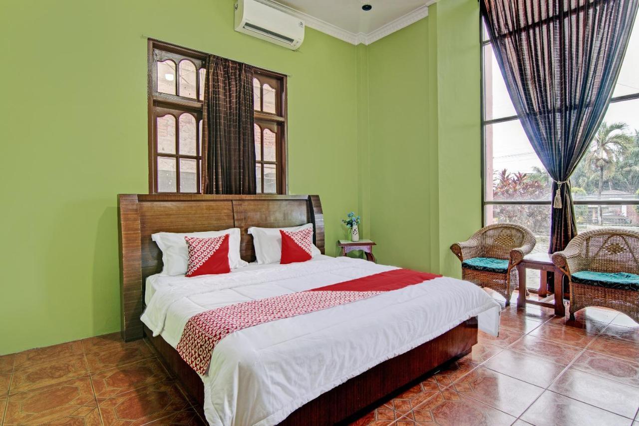 Oyo 92551 Netra Hotel Ujunbatu Eksteriør billede