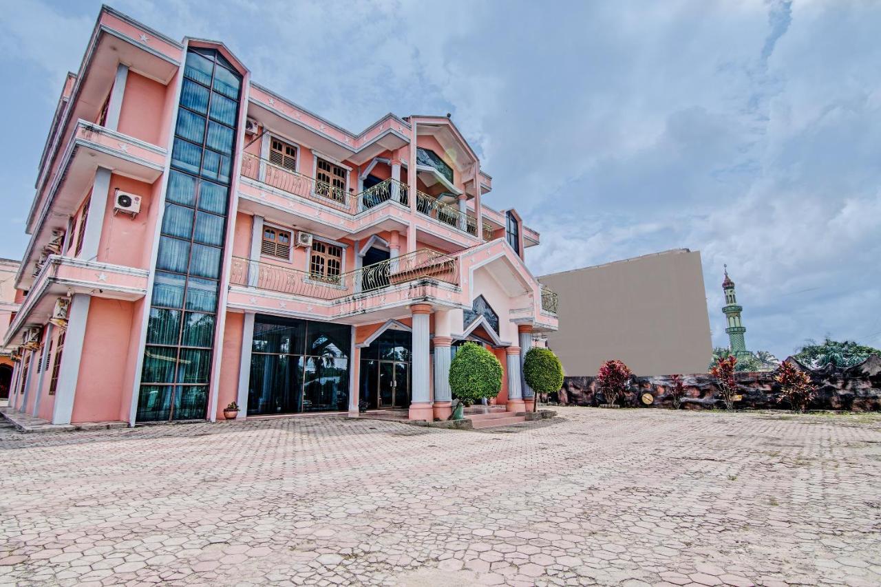 Oyo 92551 Netra Hotel Ujunbatu Eksteriør billede