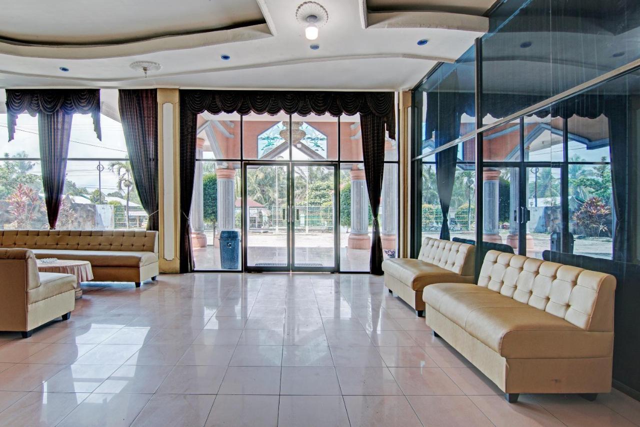 Oyo 92551 Netra Hotel Ujunbatu Eksteriør billede
