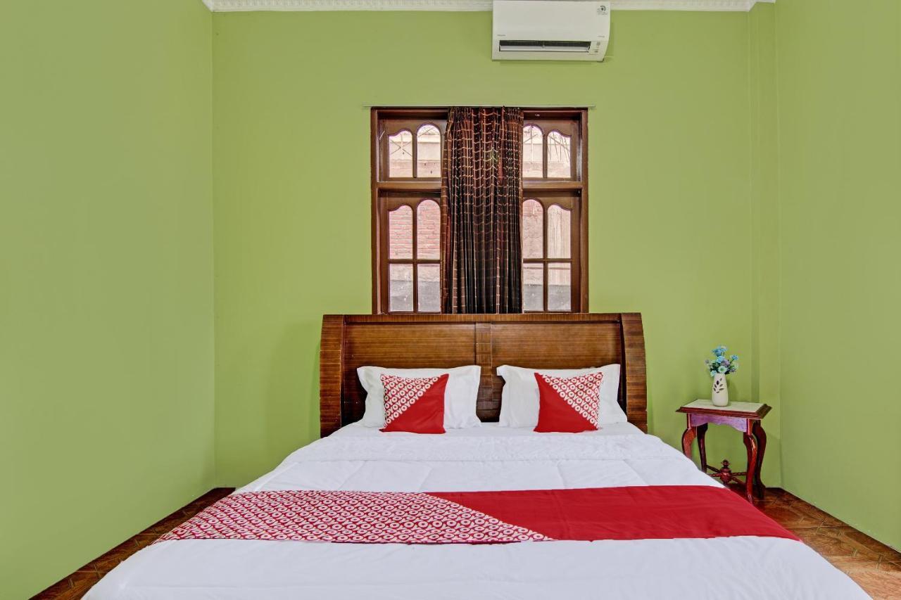 Oyo 92551 Netra Hotel Ujunbatu Eksteriør billede