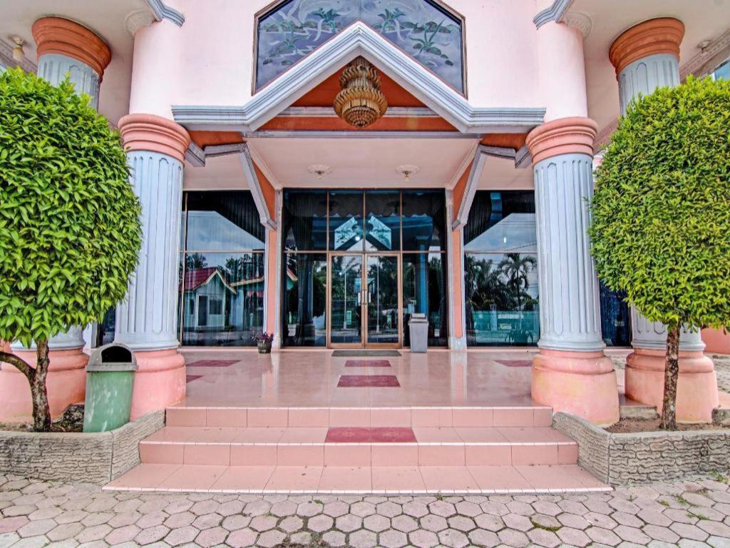 Oyo 92551 Netra Hotel Ujunbatu Eksteriør billede